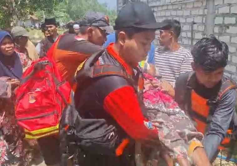 Perempuan 64 Tahun Ditemukan Lemas di Pinggir Sungai Daleman Sampang