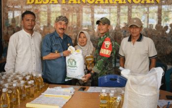 Bantuan Pangan Digelontorkan, 250 Warga Pangarangan Terima Beras dan Minyak