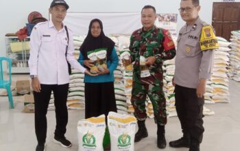 Penyaluran Bantuan Pangan Bulog di Desa Lebak Ayu, 278 KPM Terima Beras dan Minyak Goreng