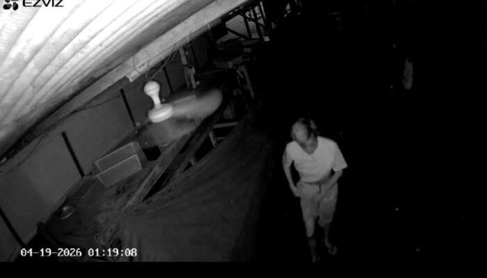 Pemuda Diduga Obok-obok Kios “Bakso Mami”, Aksi Terekam CCTV, Pemilik Pilih Tidak Melapor