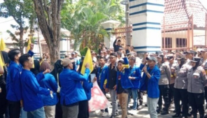 Aksi PMII Sampang: Izin Tambang 2 Hektare, Eksploitasi 20 Hektare