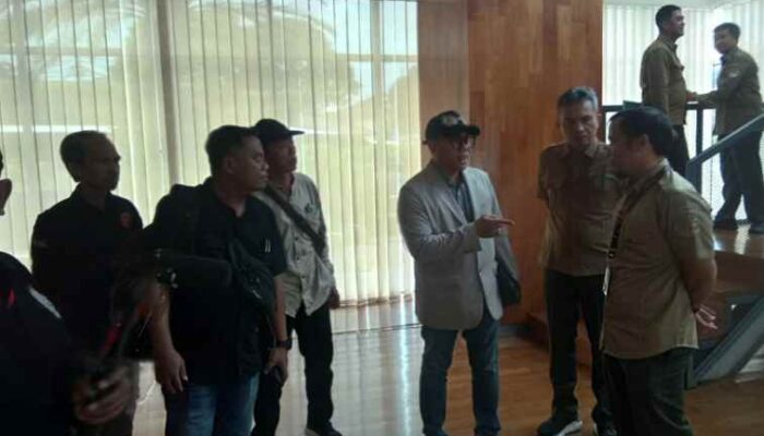 Ketegangan Warnai Kedatangan IWB di Perhutani Pusat, Persoalan Hutan Banyuwangi Mengemuka