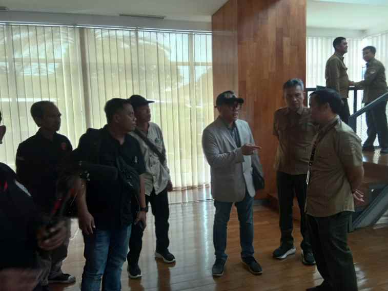 Ketegangan Warnai Kedatangan IWB di Perhutani Pusat, Persoalan Hutan Banyuwangi Mengemuka