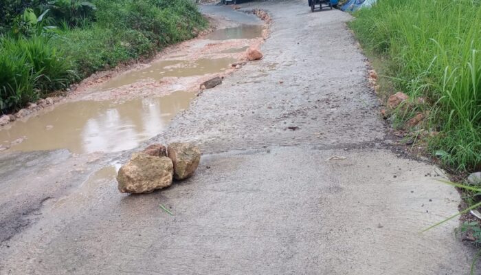 Perbaikan Mandiri Jalan di Sampang Malah Jadi Petaka