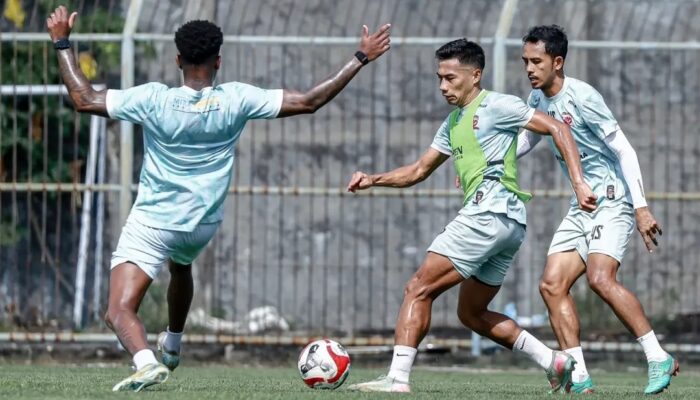 Madura United Wajib Tumbangkan Borneo FC Demi Keluar dari Zona Degradasi