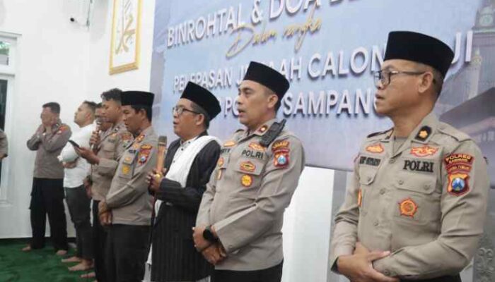 Polres Sampang Lepas 5 Personel Haji, Doakan Stabilitas Kamtibmas