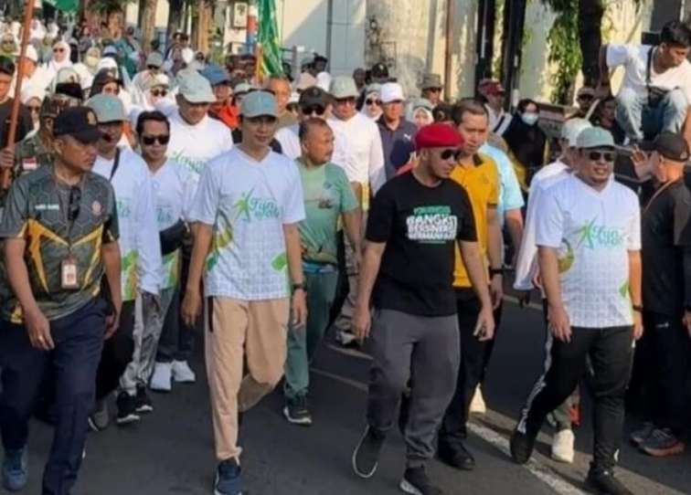 Wabup Probolinggo Apresiasi Kekompakan Ansor dan Fatayat dalam Fun Walk di Kraksaan