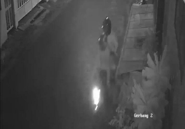 Aksi Teror Bondet Meledak Malam terjadi lagi Depan Rumah Warga di Probolinggo