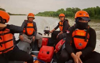 Nelayan Pulau Mandangin Jatuh dari Kapal, Tim SAR Gabungan Lakukan Pencarian