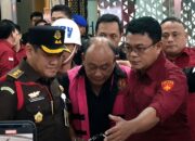 Skandal MBG Mulai Terkuak, Eks Kepala BGN Muncul dengan Rompi Tahanan