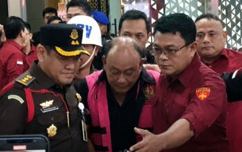 Skandal MBG Mulai Terkuak, Eks Kepala BGN Muncul dengan Rompi Tahanan
