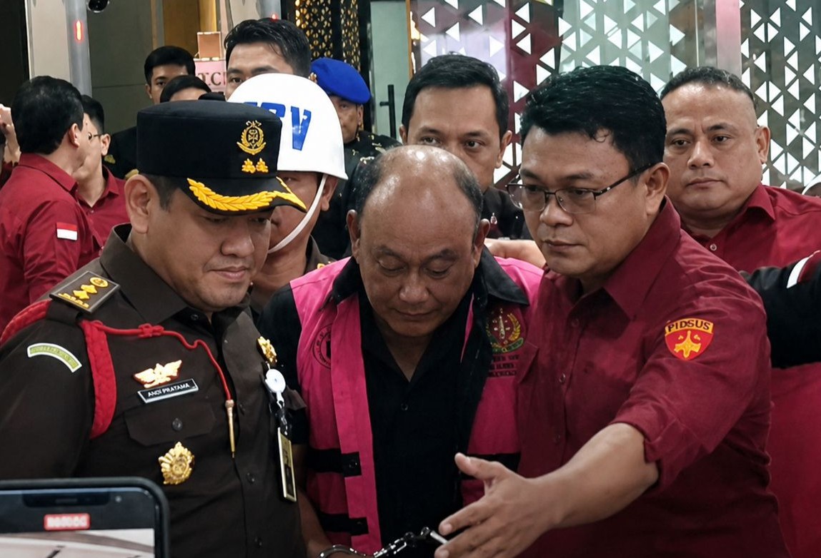 Skandal MBG Mulai Terkuak, Eks Kepala BGN Muncul dengan Rompi Tahanan