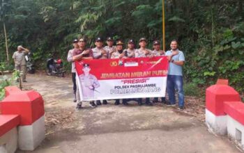 Jembatan Merah Putih Pasrujambe, Kado Pengabdian Menjelang Purna Tugas dari Polsek Pasrujambe