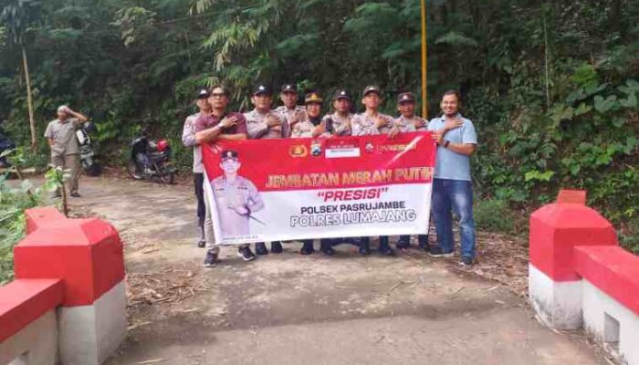 Jembatan Merah Putih Pasrujambe, Kado Pengabdian Menjelang Purna Tugas dari Polsek Pasrujambe
