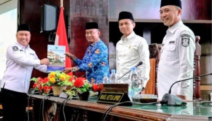 Fraksi-fraksi DPRD Probolinggo Soroti Serapan Anggaran hingga Kabel Internet Semrawut