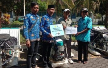 DKPP Lumajang Serahkan Bantuan 2 Combine dan 4 Rice Transplanter Untuk Brigade Pangan di 4 Kecamatan