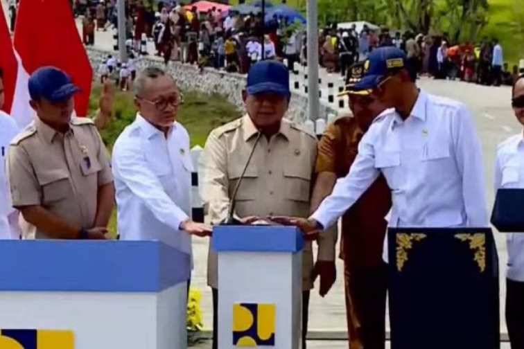 Prabowo Resmikan 1.151 Km Jalan Daerah di Sampang, Untuk Tekan Biaya Logistik