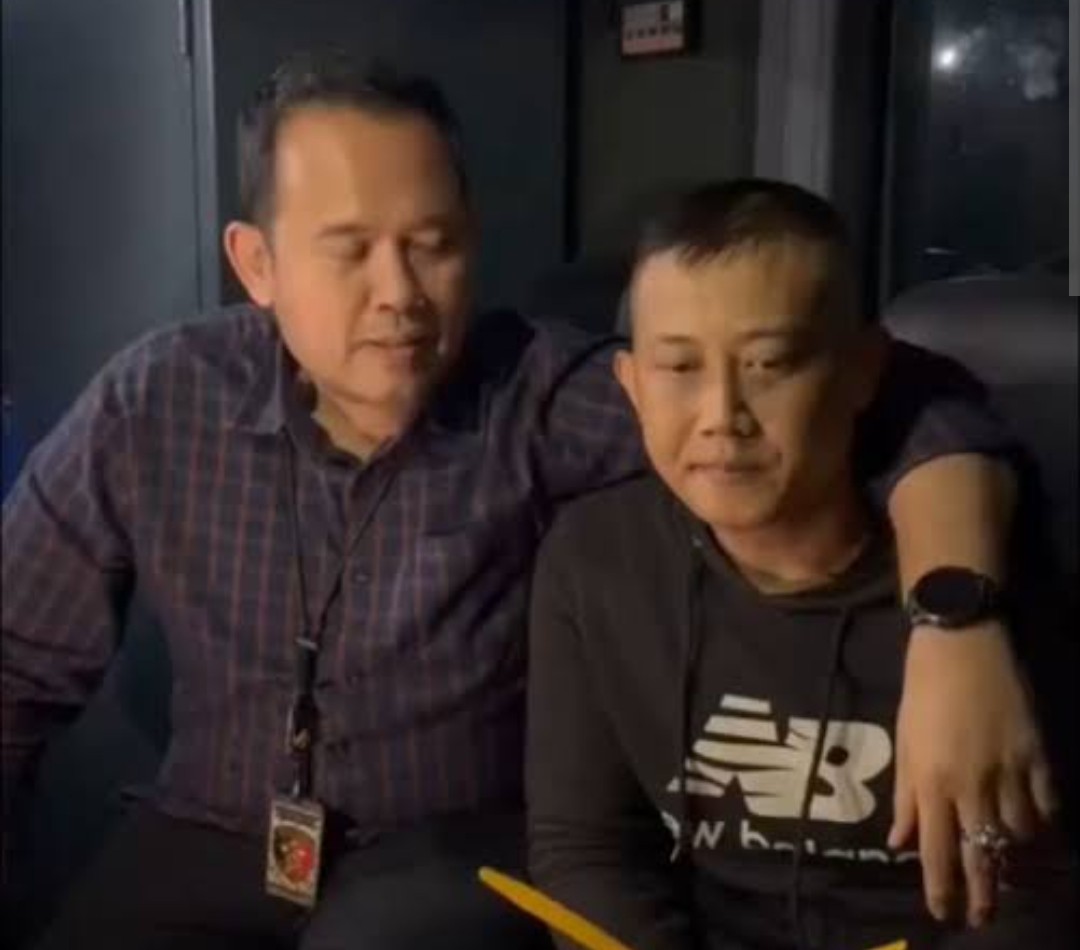 FOTO: Taufik Hidayat (kanan), tersangka kasus dugaan penyekapan dan penganiayaan terhadap Yuvita, @by_News9.id