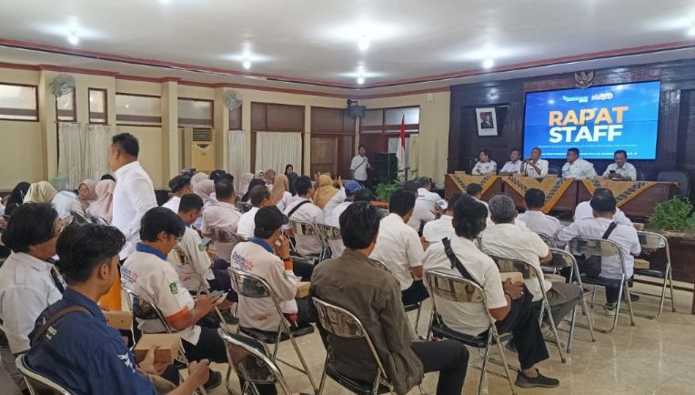 Diskominfo Sumenep Gelar Rapat Staf Bahas Evaluasi Kinerja dan Program Strategis