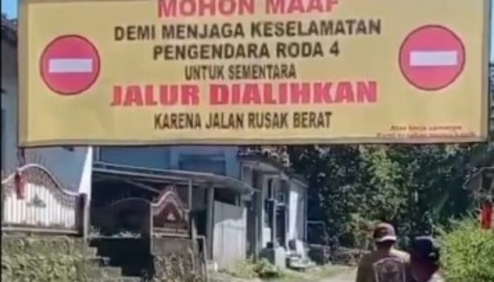 Alih Fungsi Lahan Masyarakat Desa Bayu Tanam Pisang di Tengah Jalan