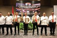 FOTO: Iptu Dwi Sugiyanto saat menerima Penghargaan atas Prestasi Satreskoba Polres Lumajang dari Polda Jatim. @by_News9.id