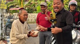 FOTO: Program Jumat Berkah yang diinisiasi konten kreator Mana-Mana, @by_News9.id