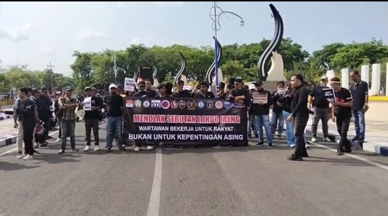 FOTO: Gabungan jurnalis Kabupaten Sampang dalam aksi. @by_News9.id