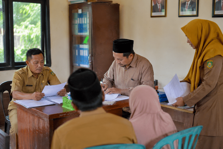 FOTO: (ilustrasi) Perangkat desa berinisial NHD yang diketahui menjabat sebagai Kepala SDI di Kecamatan Talango. @by_News9.id