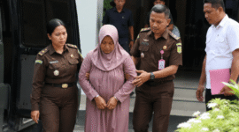 FOTO: (ilustrasi) Terpidana kekerasan anak, Mas’oda, warga Desa Batuputih Daya, saat menyerahkan diri ke Kejaksaan Negeri Sumenep. @by_News9.id