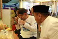 FOTO: Bupati Sumenep Achmad Fauzi Wongsojudo saat mengunjungi sejumlah stan Festival Desa Wisata. @by_News9.id