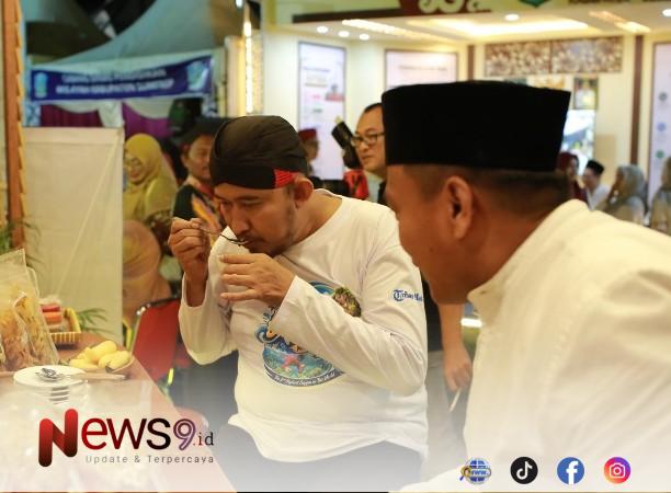 FOTO: Bupati Sumenep Achmad Fauzi Wongsojudo saat mengunjungi sejumlah stan Festival Desa Wisata. @by_News9.id