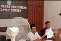 FOTO: Pengurus KJJT Kab.Lumajang saat menyerahkan Surat resmi di kantor Cabang Dinas Lumajang. @by_News9.id