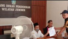 FOTO: Pengurus KJJT Kab.Lumajang saat menyerahkan Surat resmi di kantor Cabang Dinas Lumajang. @by_News9.id