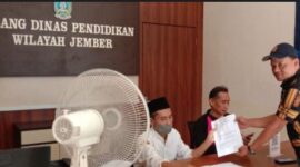 FOTO: Pengurus KJJT Kab.Lumajang saat menyerahkan Surat resmi di kantor Cabang Dinas Lumajang. @by_News9.id