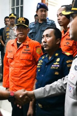 Kapolresta Sumenep Kawal Pemulangan Korban Kebakaran KMP Mutiara Sentosa 2