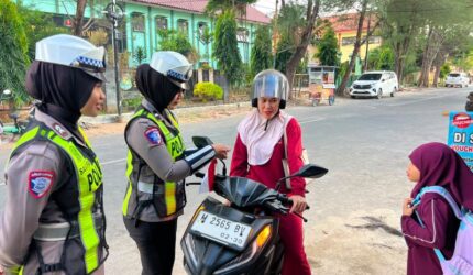 Mahameru Lantas Warnai HUT ke-81 RI, Satlantas Polresta Sumenep Tebar Edukasi dan Bagikan Bendera Merah Putih