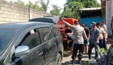 FOTO: Pria terduga pelaku saat diamankan aparat kepolisian. @by_News9.id