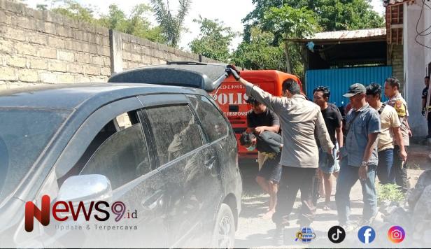 FOTO: Pria terduga pelaku saat diamankan aparat kepolisian. @by_News9.id