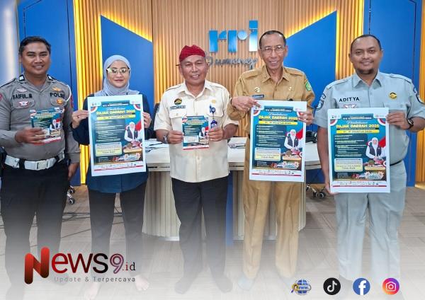 FOTO: Satuan Lalu Lintas (Satlantas) Polresta Sumenep usai dialog interaktif di studio RRI. @by_News9.id