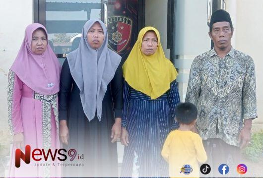 FOTO: Mahyuni, pemilik pohon, bersama keluarga saat mendatangi Polresta Sumenep. @by_News9.id