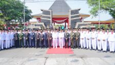 FOTO: Pemerintah Kabupaten Madiun menggelar Upacara Peringatan Hari Ulang Tahun (HUT) ke-81 Kemerdekaan RI. @by_News9.id