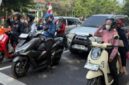 FOTO: Pengguna jalan  bersama-sama memperingati HUT ke-81 Kemerdekaan RI. @by_News9.id