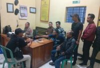 FOTO: Sejumlah awak media saat mendatangi Polsek Genteng. @by_News9.id