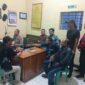 FOTO: Sejumlah awak media saat mendatangi Polsek Genteng. @by_News9.id