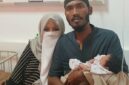 FOTO: Hulwatun bersama suaminya, Ahmad Junaidi (38), usai menjalani proses persalinan di RSUD dr. Moh. Anwar Sumenep. @by_News9.id