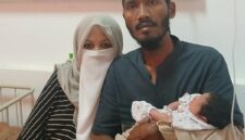 FOTO: Hulwatun bersama suaminya, Ahmad Junaidi (38), usai menjalani proses persalinan di RSUD dr. Moh. Anwar Sumenep. @by_News9.id