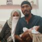 FOTO: Hulwatun bersama suaminya, Ahmad Junaidi (38), usai menjalani proses persalinan di RSUD dr. Moh. Anwar Sumenep. @by_News9.id