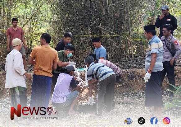 FOTO: Penemuan sesosok mayat perempuan dalam kondisi terbakar. @by_News9.id