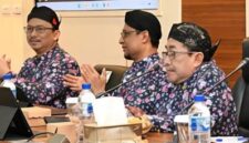 FOTO: Wabup Sumenep KH Imam Hasyim (kanan), Sekdakab Agus Dwi Saputra (tengah), dan Kepala Bappeda Sumenep, Arif Firmanto (kiri), pada evaluasi SAKIP 2026, @by_News9.id