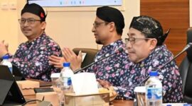 FOTO: Wabup Sumenep KH Imam Hasyim (kanan), Sekdakab Agus Dwi Saputra (tengah), dan Kepala Bappeda Sumenep, Arif Firmanto (kiri), pada evaluasi SAKIP 2026, @by_News9.id